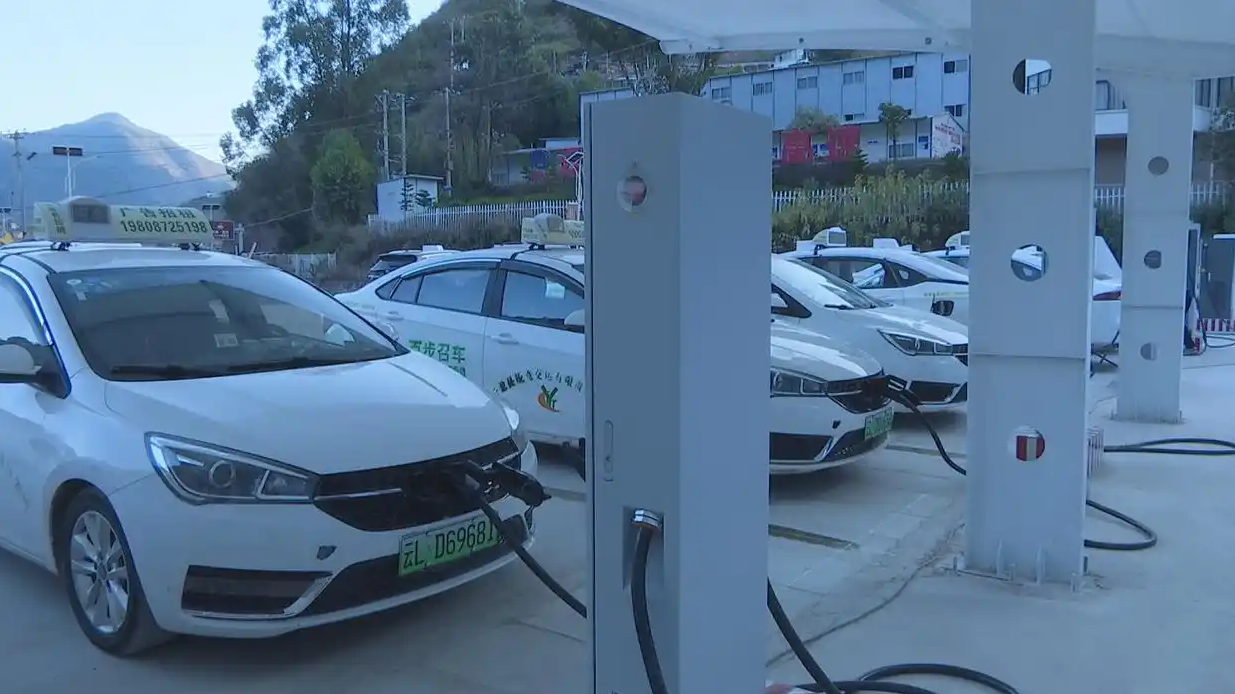 云龙：加快充换电设施建设 为绿色出行“续航”