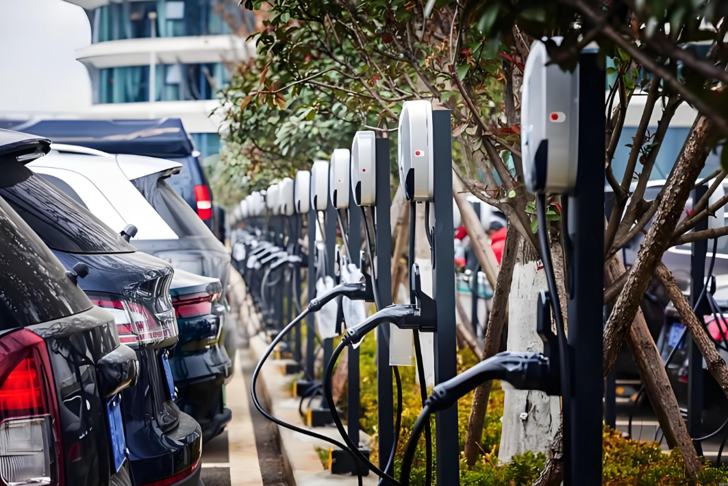 国家能源局:2025年10月中国充电桩1864.5万个,同比增长54%