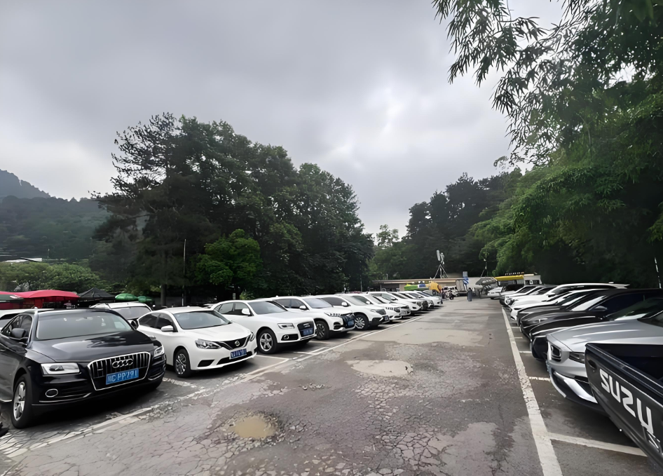 「天眼问政」花溪十字街区域好停车吗？已投用车位579个，在建配套400个